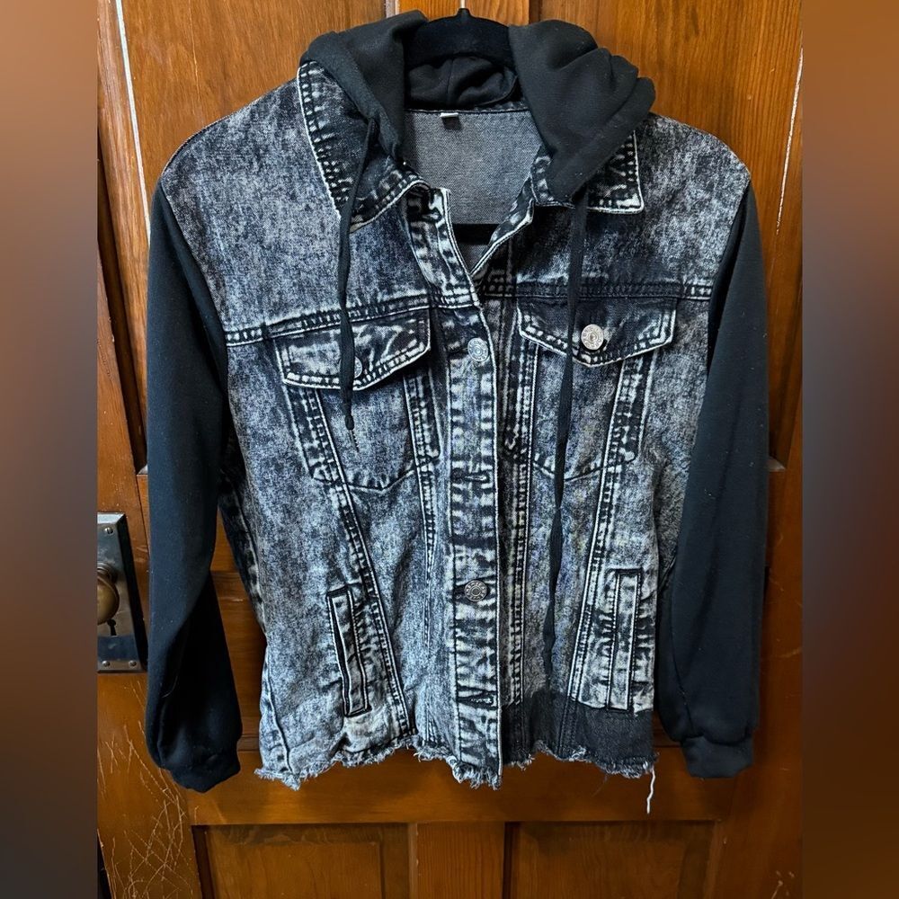 Black Gray Distressed Denim Jacket w/ Detachable Hoodie Size Small EUC Unbranded